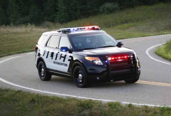 Нарушитель угнал и разбил две полицейские машины во время погони