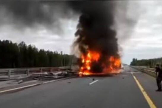 На трассе Москва — Петербург взорвался грузовик с виноградом (видео)
